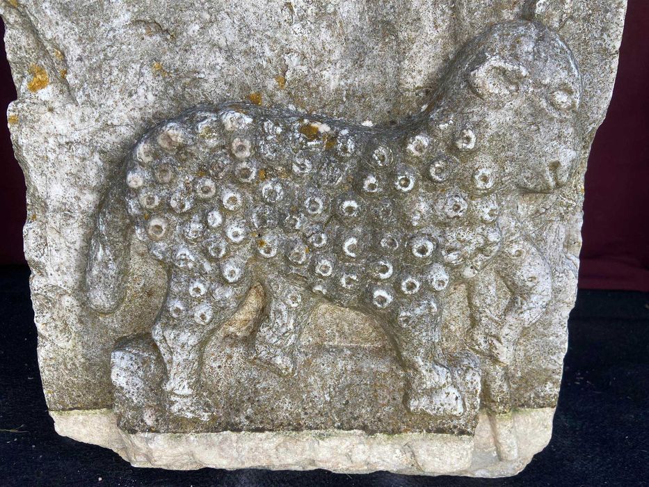 Agnus Dei esculpido em alto-relêvo numa placa de pedra Sec. XVI - XVII