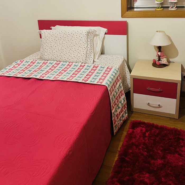 Quarto de crianca com estrado e colchao