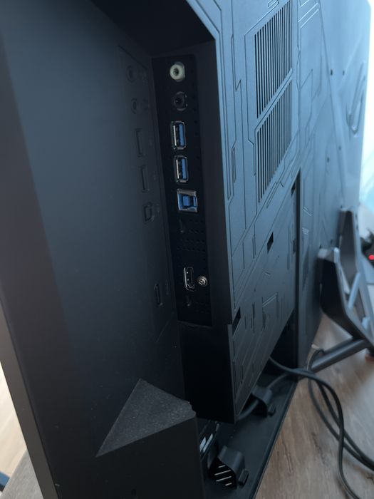 Asus ROG Strix XG438  120hz 4k ultra HD HDR 600 freesync2 HDR