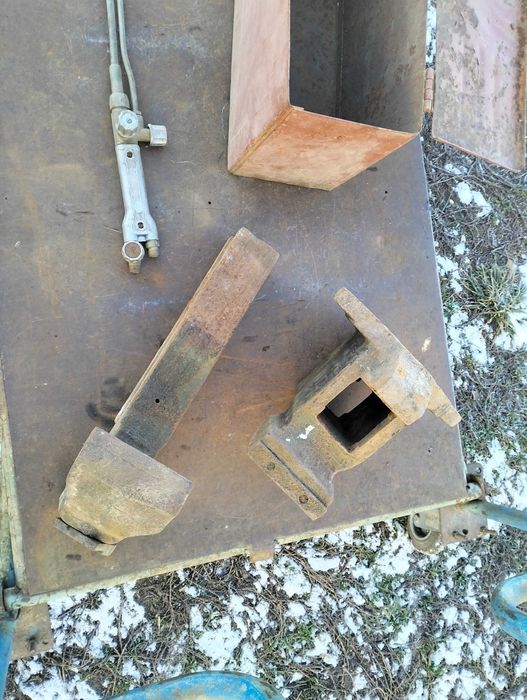 Тиски некомплект, ящик для инструмента 400 гр, Резак РЗП-02 500 гр