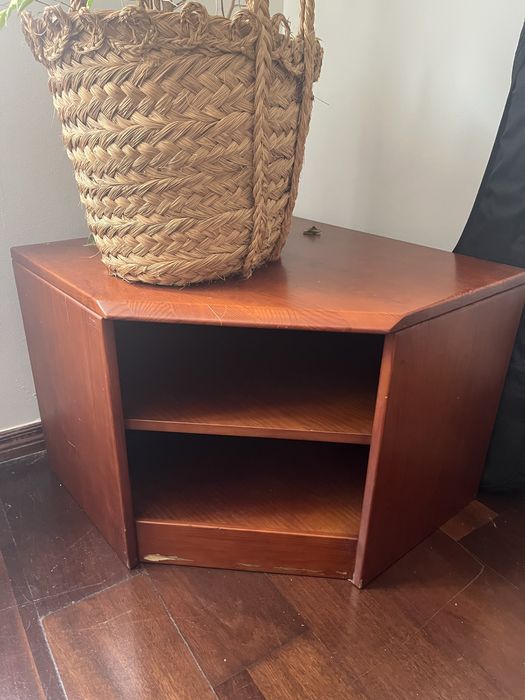 Movel de canto com arrumação