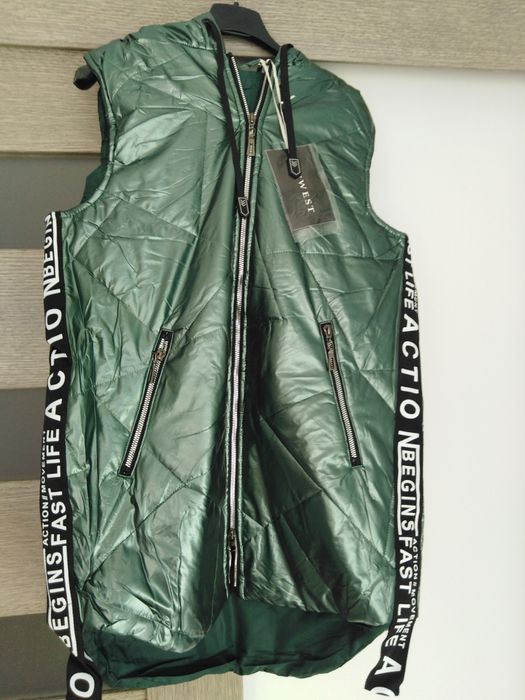 Nowa Kamizelka, bezrękawnik z kapturem