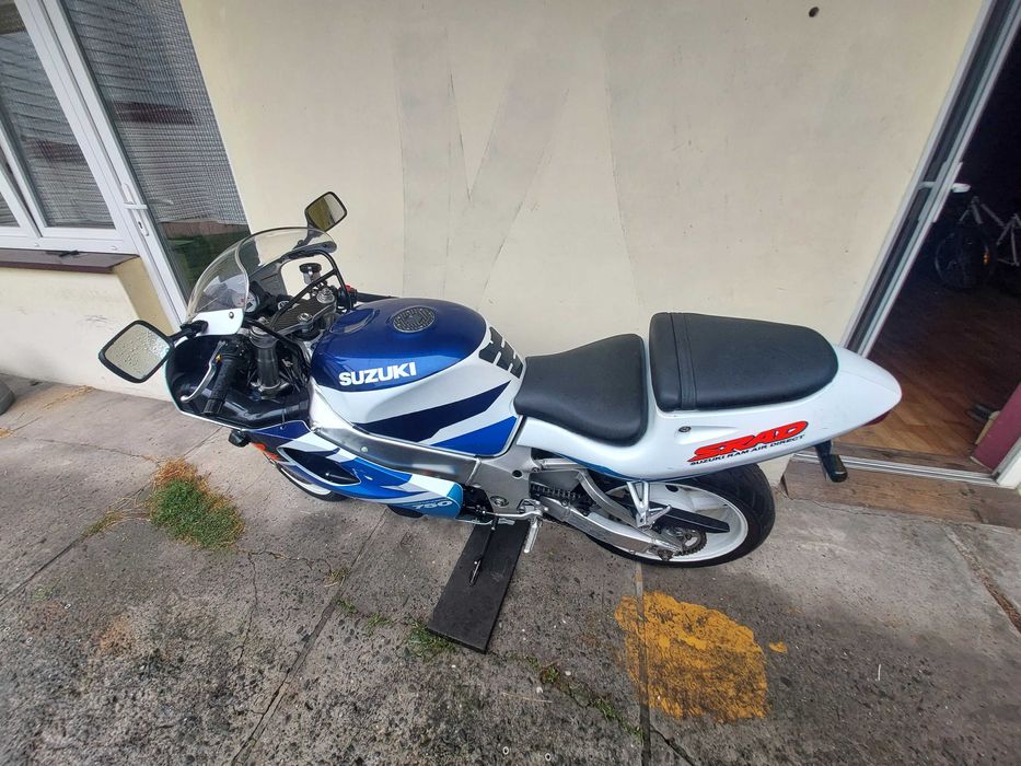 Продам мото  Suzuki GSR 750.