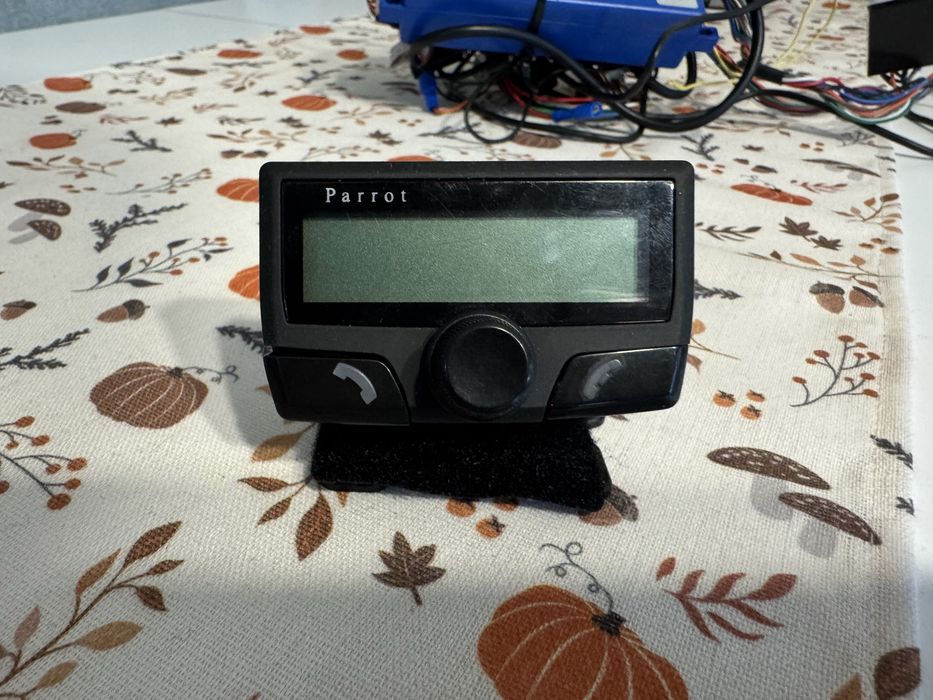 Parrot CK-3100 - zestaw głośnomówiący Bluetooth