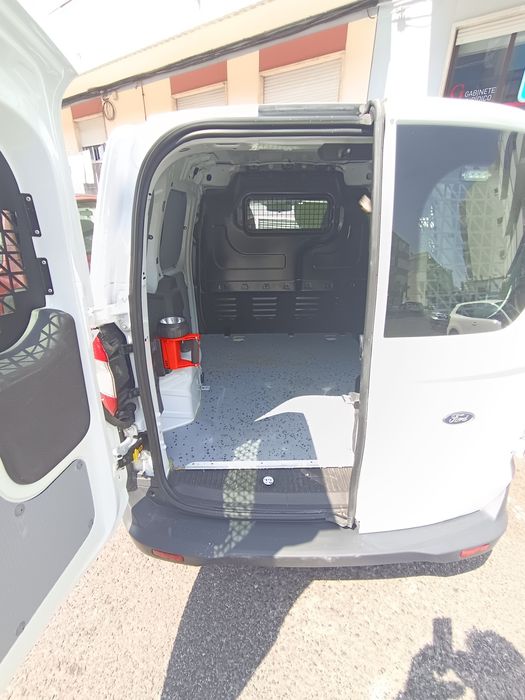 Ford Transit Courier 2022 muito nova