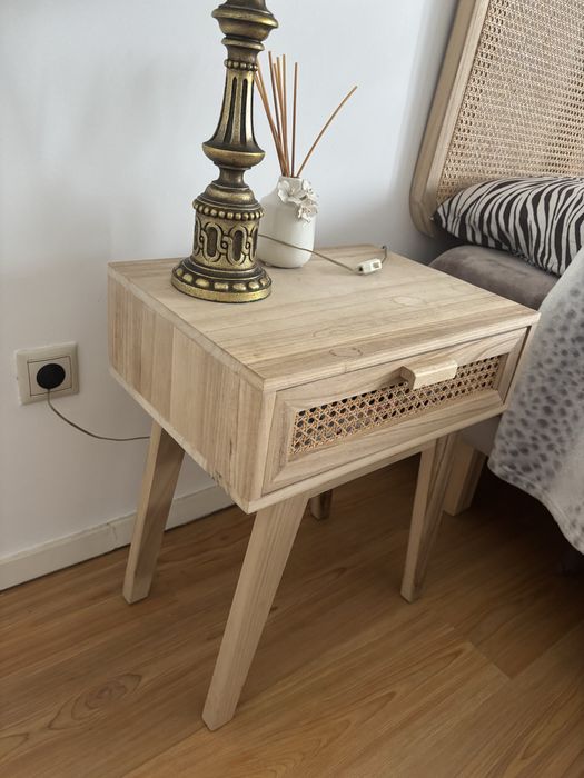 Cabeceira de cama e mesa cabeceira conjunto