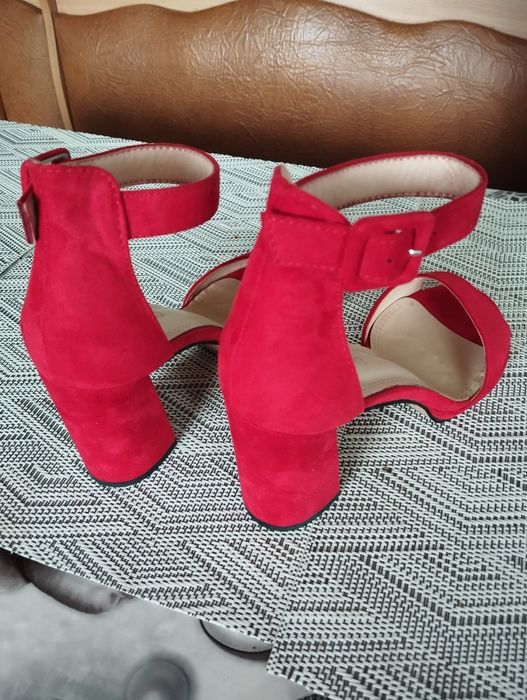 Продам! Новые босоножки !700грн.