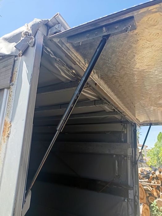 Reboque humbaur de lona com porta