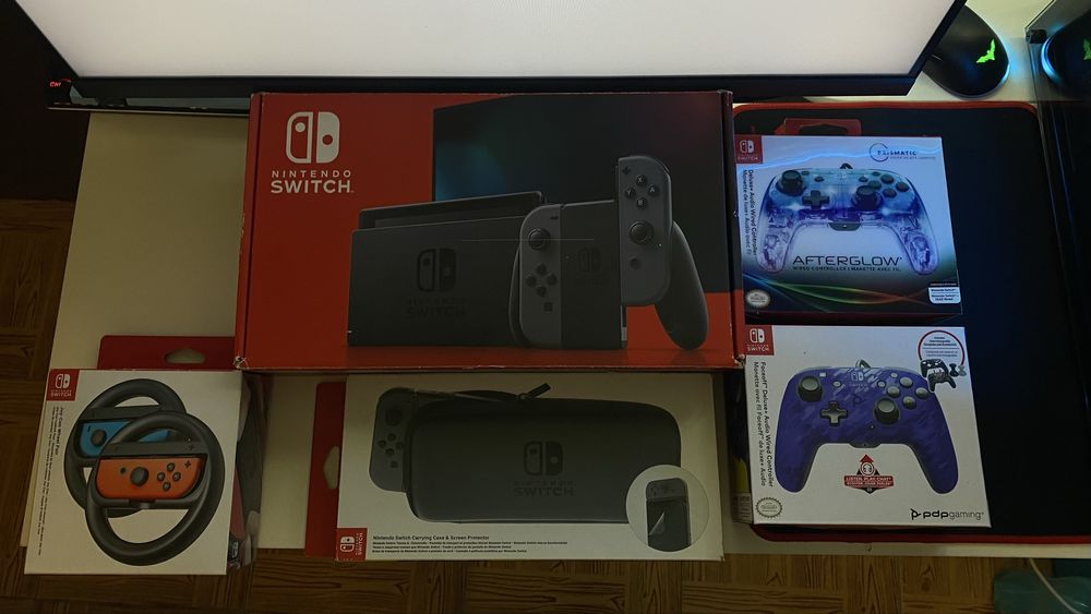 Nintendo Switch v2 cinzenta + 2 comandos extras, volantes e estojo