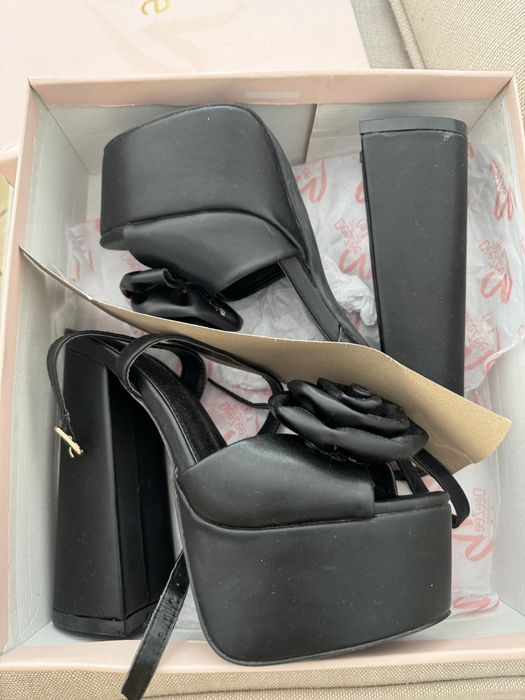 DeeZee czarne sandały na platformie r. 37