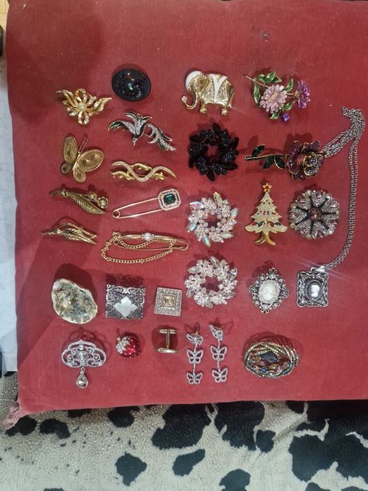 Продам немецкие старинные броши
