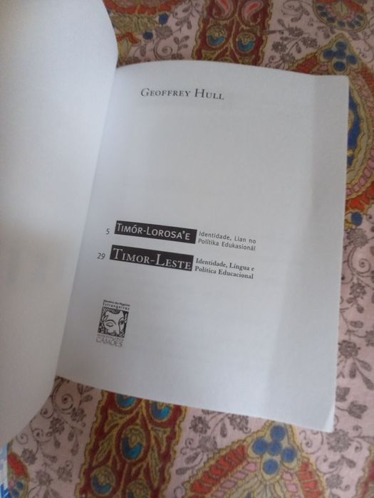 Timor Leste pequeno livro do Instituto Camões