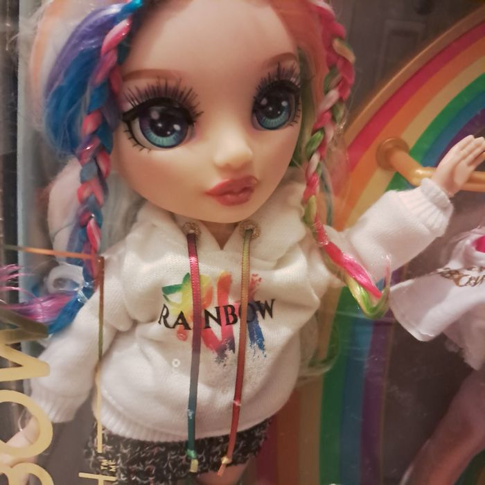 Lalka Rainbow High Amaya z szafa