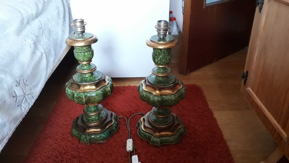 stara lampa elektryczna drewniana