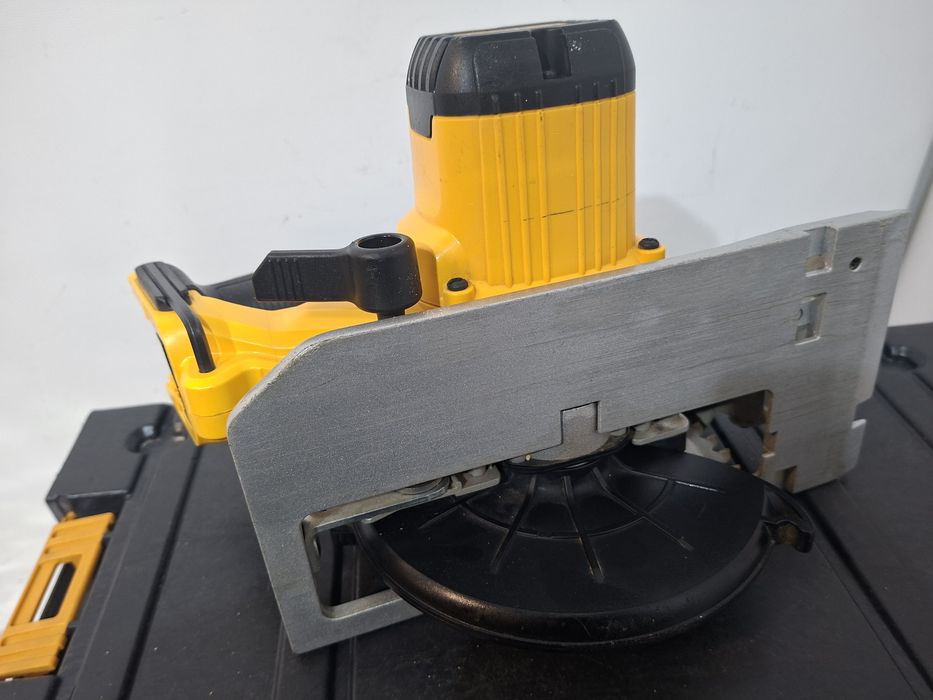 Пила дисковая аккумуляторная DeWALT DCS391