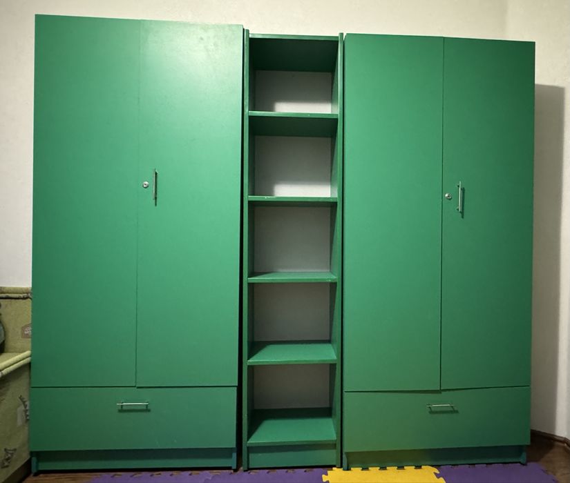 Комплект меблів в дитячу кімнату