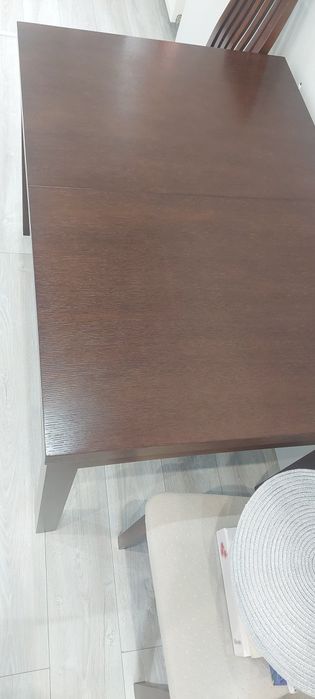 Stół  rozkładany z krzeslami