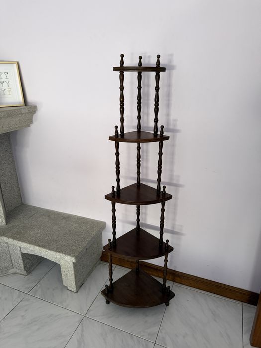 Estante de canto em madeira