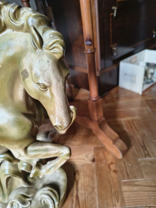 Cavalo em cerâmica com patine