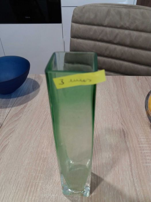 jarro verde em vidro de  decoração