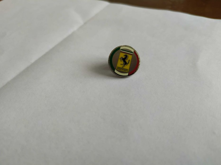 gadżety emblematy oryginalne Ferrari