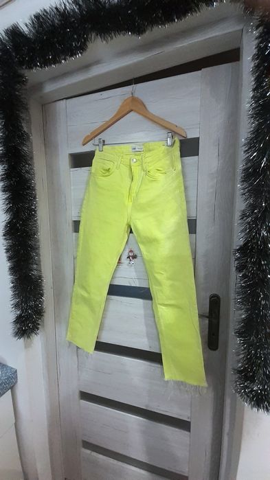 Spodnie jeansowe damskie Zara 38/M cytrynowe dżinsy