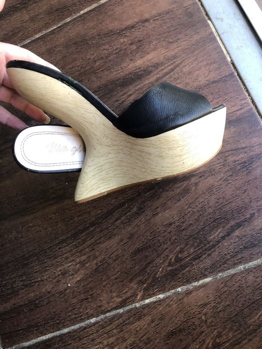 Жіночі босоніжки