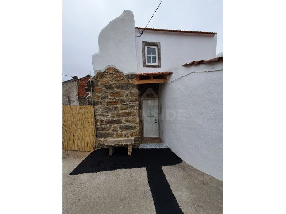 Moradia T1+1 com terraço e zona exterior de convívio