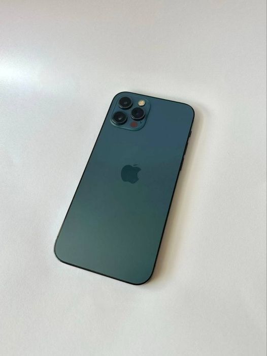 Продаю свій iPhone 12 Pro у  кольорі Pacific Blue