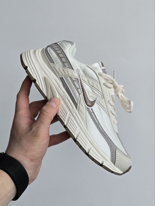 Nike Initiator Beige Brown трендові жіночі кросівки найк інітіатор