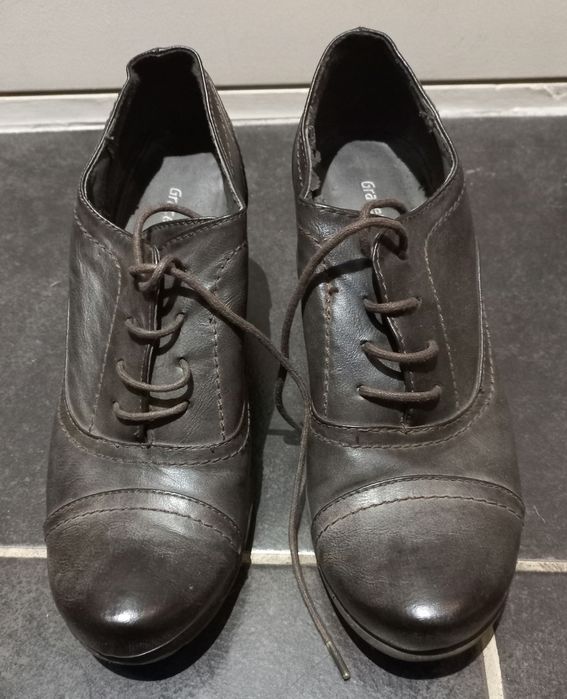 Okazja! Buty na słupku, wiązane, Brąz