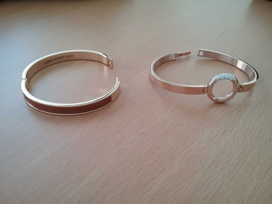 Conjunto de 2 Pulseiras banhadas a ouro, novas, com caixa