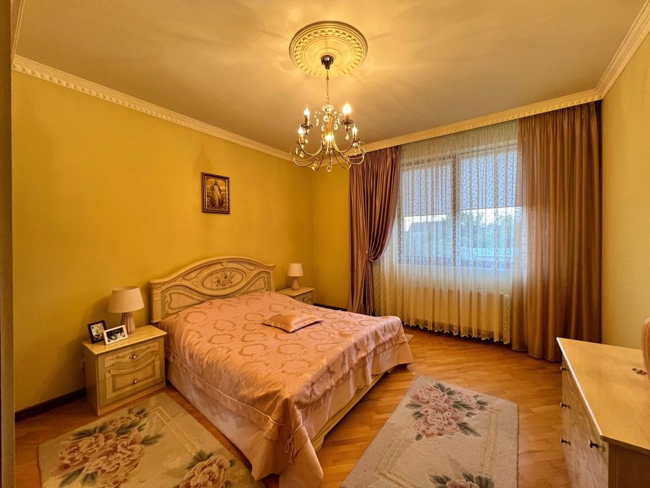 Продаю класний,стильний будинок,всього 10хв до Парку Шевченка та Озера