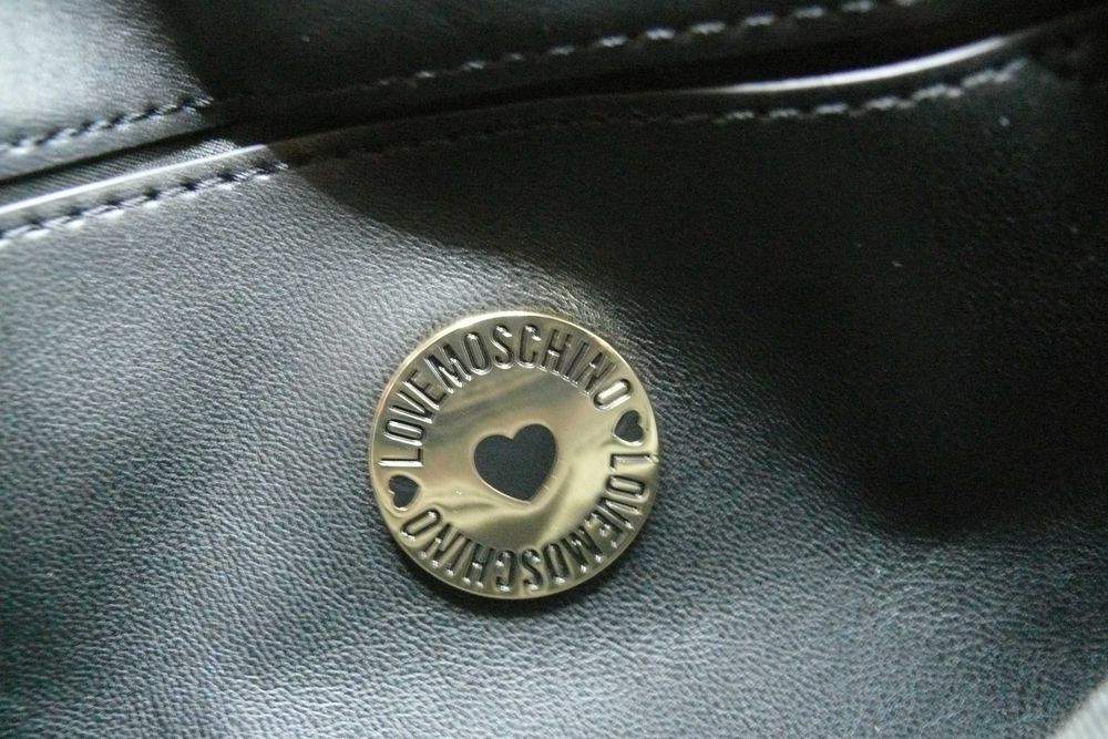 Bolsa Love Moschino. 
Largura : 24.0cm