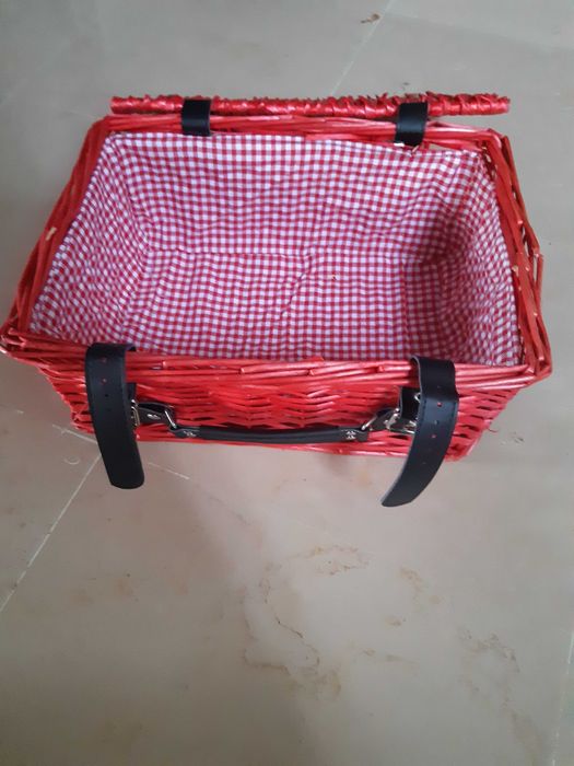 Cesta vermelha, forrada, NOVA