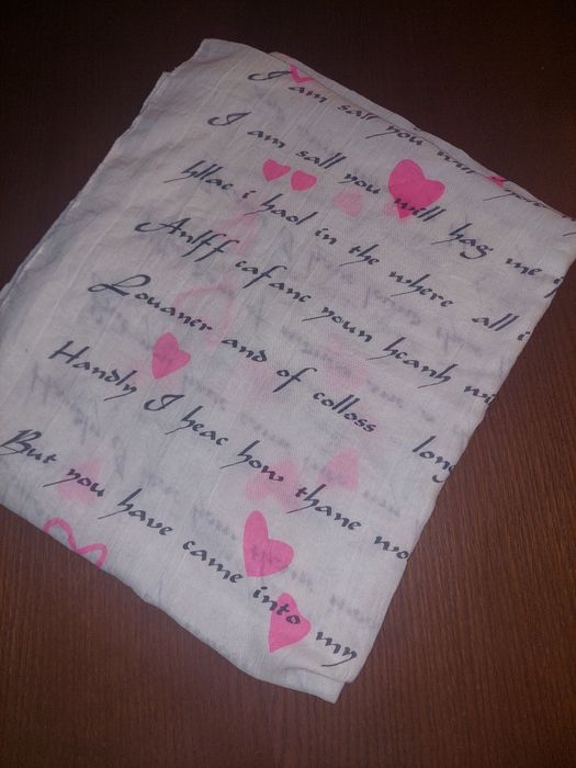 komin z napisami i sercami