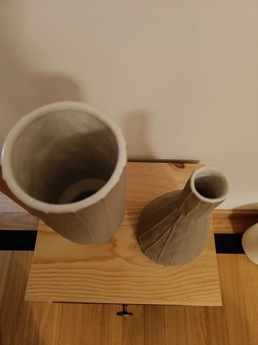 Decorative ceramic vase.425563633359278082