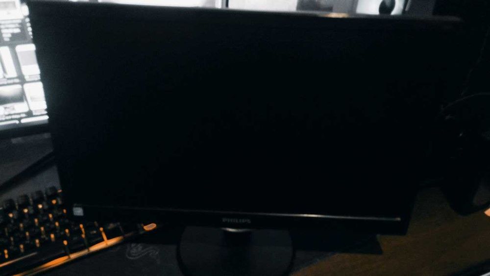 Монітор 18.5" Philips 193V5LSB2/10 Black