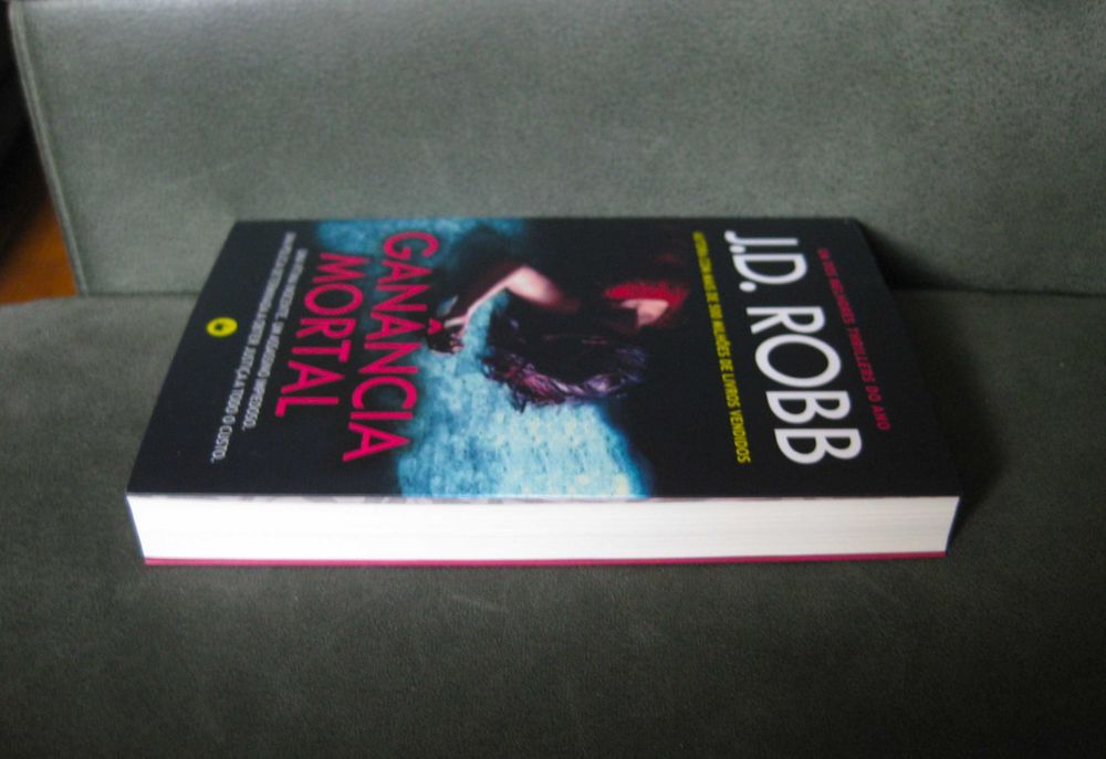 Conjunto de 2 Livros J D Robb NOVOS