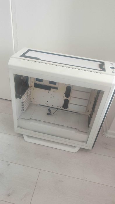 Obudowa komputerowa bardzo duza biqaet