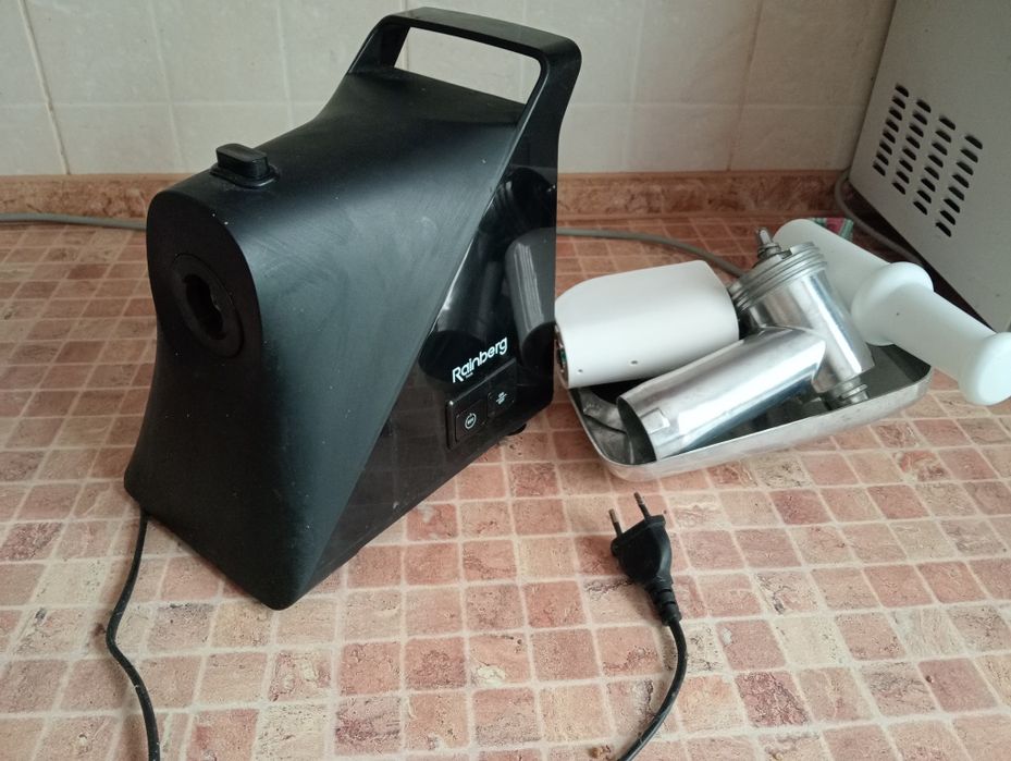 Електро мясорубка