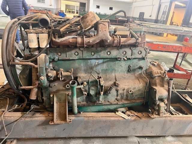 Grupo Gerador Volvo Penta + um motor igual para retirar peças.