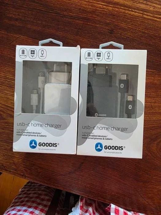 Carregadores USB - C e USB - A com duas entradas