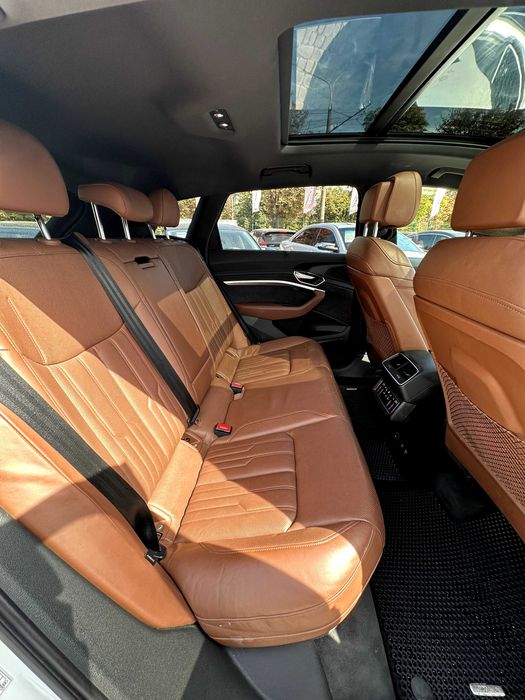 Продам Audi e-tron 2019 рік можлива розстрочка,кредит,обмін!