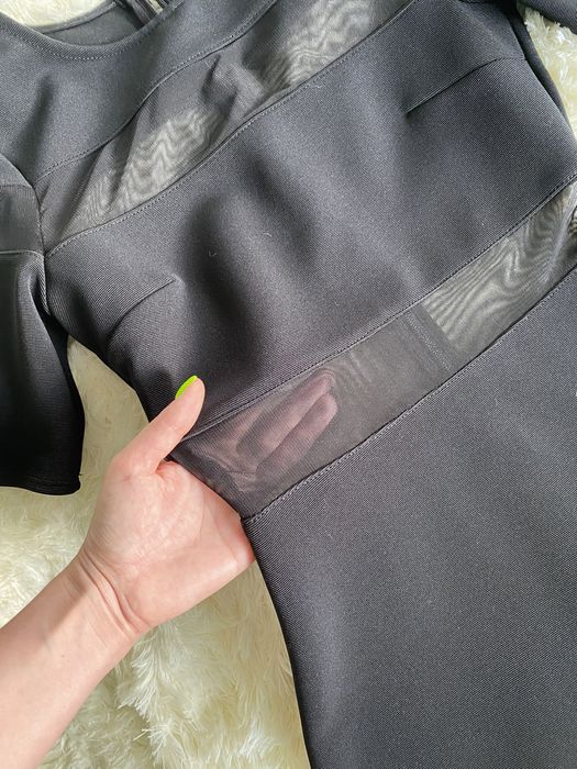 Маленьке чорне плаття