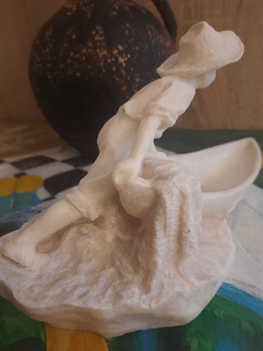 Вінтажна статуетка