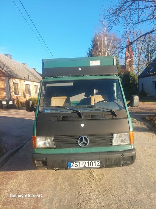 Mercedes MB100