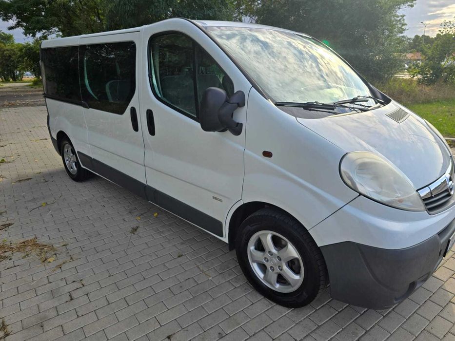 Opel Vivaro 9 osobowe 2.0