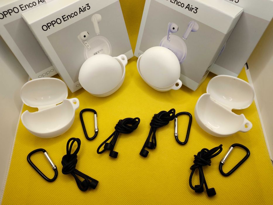 Чехол силиконовый на наушники OPPO Enco Air3 (white)+ шнурок + карабин