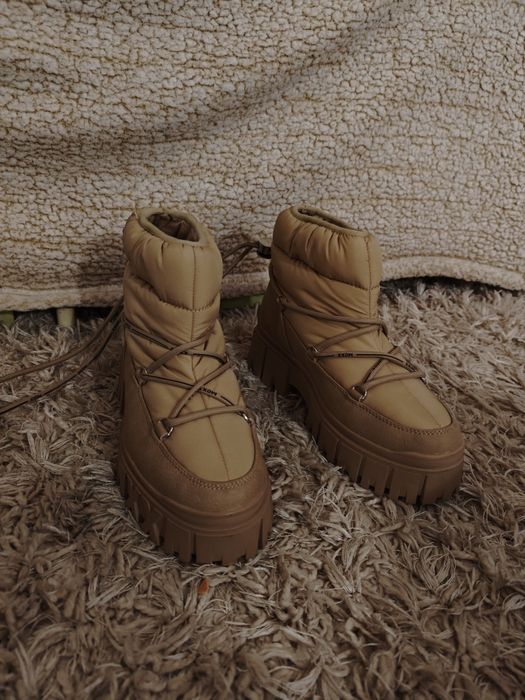 Жіночі бежеві ботинки Mexx